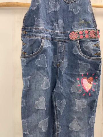Desigual  Latzhose  Gr. 158/164  blau Jeans gestreifte Herzen Pailettenherz + Blüten im Gürtelbereich 