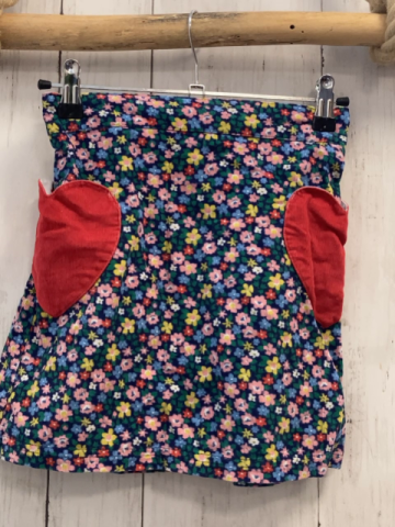 Mini Boden  Rock Gr. 134  blau Kord bunte Blumen rote Herztaschen 