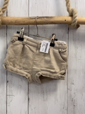 Zara  Shorts  Gr. 68  beige Rüschen 