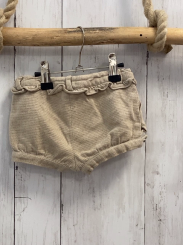 Zara  Shorts  Gr. 68  beige Rüschen 
