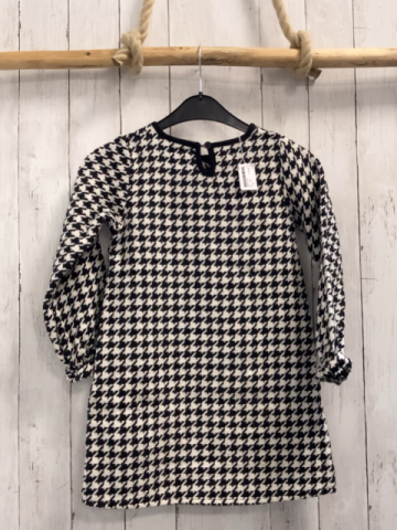 Kleid Gr. 122  schwarz weiß Hahnentritt Strick