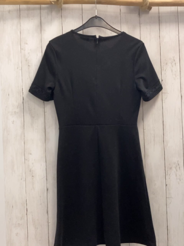 Vila Kleid Gr. M schwarz Häkelei