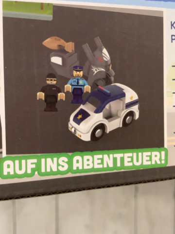 neu  Plastikspielzeug  Polizei und Räuberset 
