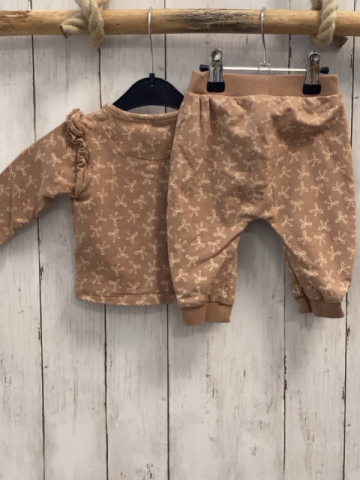 2tlg  Pullover + Jogginghose  Gr. 68  hellbraun creme Schleifen Rüschen an den Schultern 
