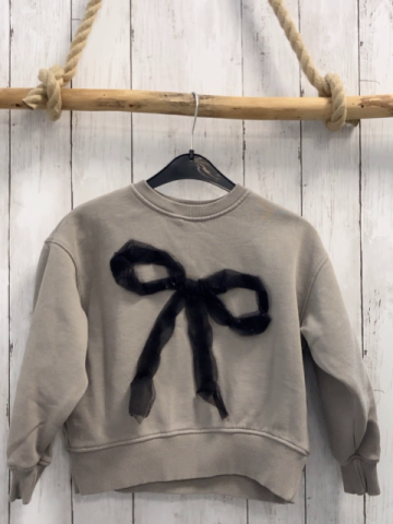 zara Pullover Gr. 128  grau schwarze Schleife