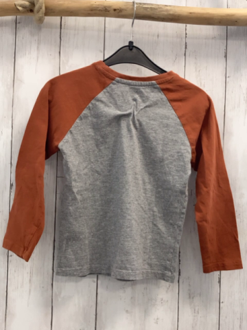 Vertbaudet  Langarmshirt  Gr. 116  grau ocker Ärmel Skateboard Schrift 