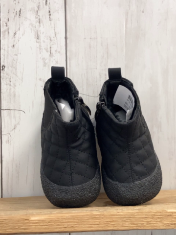 neu  Boots  Gr. 17  schwarz Gesteppt 