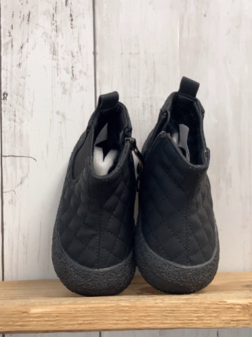 neu  Boots  Gr. 18  schwarz Gesteppt 