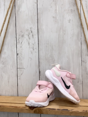 Nike  Schuhe  Gr. 22  rosa schwarzes Label weiße Sohle 