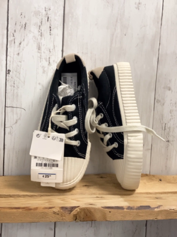 neu Zara  Leinenschuhe  Gr. 28  schwarz creme NP25,95 € 