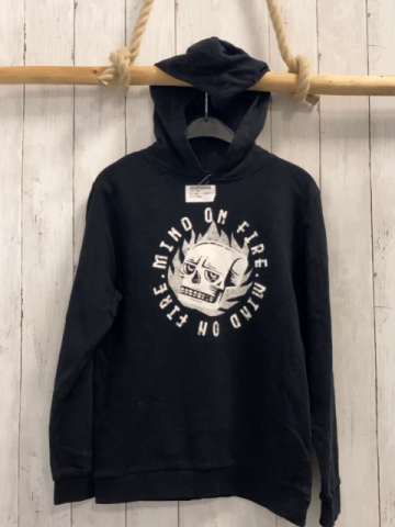 Kiabi Pullover Gr. 146  schwarz weißer Totenkopf + Schrift