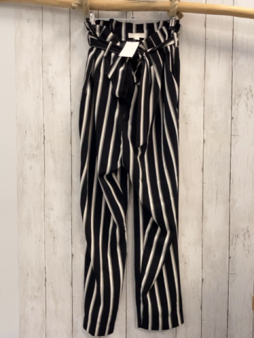 neu H&M Hose Gr. 44  schwarz weiß grün Streifen Gürtelband NP 19,99€