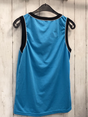   Sporttop  Gr. 158/164  hellblau Liochmuster schwarz weißer Bund + Schrift 