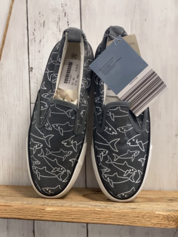 neu  Leinenschuhe  Gr. 36  grau weiße Haie