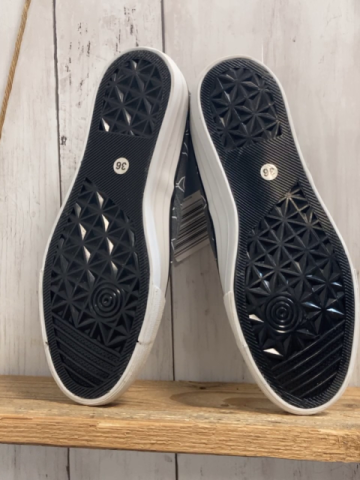 neu  Leinenschuhe  Gr. 36  grau weiße Haie
