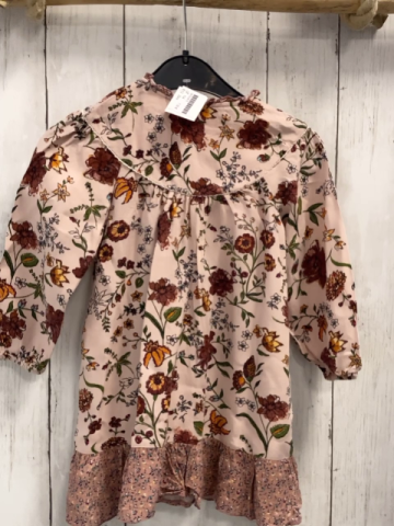 Zara  Kleid  Gr. 104  lachs Blumen 