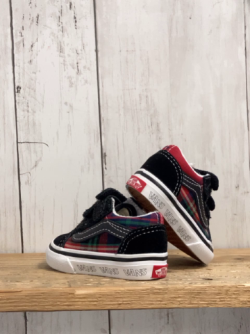 Vans  Schuhe  Gr. 17  schwarz roter Bund weiße Nähte + Sohle 