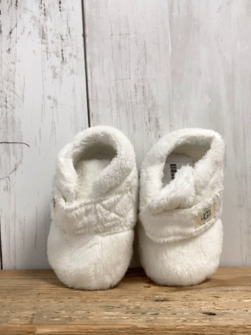 UGG  Hausschuhe  Gr. 18  weiß Plüsch 