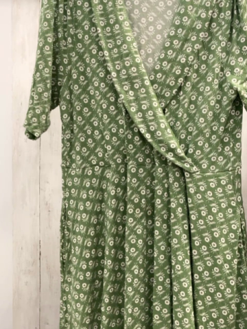 Boden  Kleid  Gr. 164/170  lindgrün weiße Blüten + Blätter 