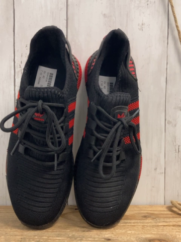Adidas  Schuhe  Gr. 40  schwarz rote Streifen Schrift + Sohle 