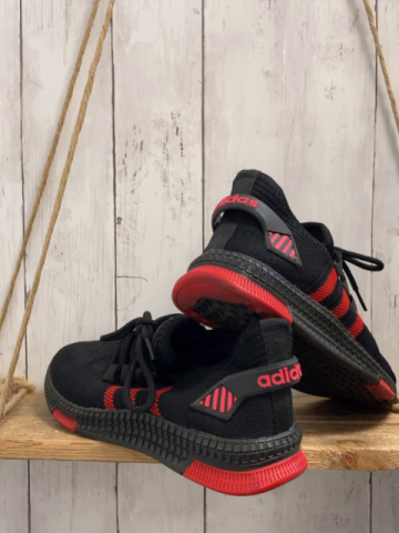 Adidas  Schuhe  Gr. 40  schwarz rote Streifen Schrift + Sohle 