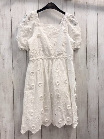 Zara  Kleid  Gr. 152  weiß Rosetten Lochstickerei 