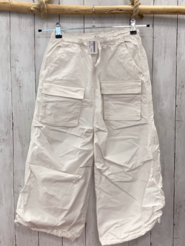 H&M Hose Gr. 140  weiß Kordel Taschen
