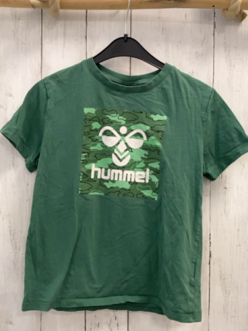 Hummel  T-Shirt  Gr. 134  grün Quadrat mit hellgrün grün schwarzem Druck weiße Schrift + weißes Label 