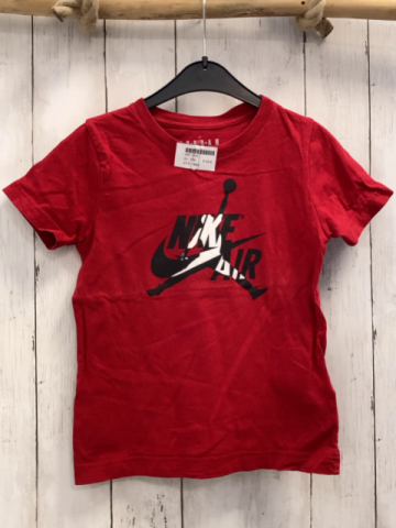 Nike  T-Shirt  Gr. 116  rot schwarz weißer Druck Handballer 