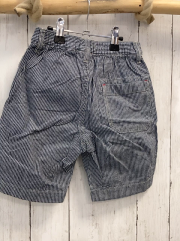 Uniqlo Shorts Gr. 116  blau weiß gestreift 