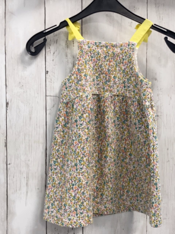 Zara  Kleid  Gr. 92  weiß Struktur kleine bunte Blumen gelbe Träger 