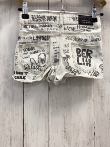 Mango Shorts Gr. 116  hellblau Jeans schwarze Schrift Bund verstellbar