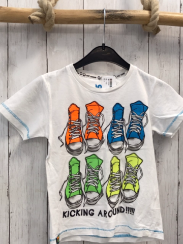  T-Shirt Gr. 110  weiß bunte Schuhe