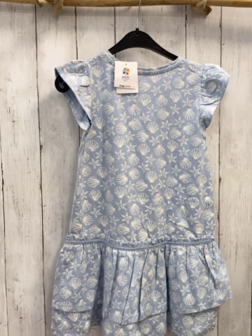 neu  Kleid  Gr. 128  helblalu weiße Muschlen 