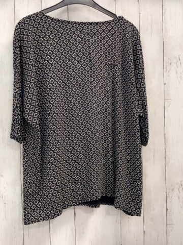 Zero  T-Shirt  Gr. 42  schwarz hellgraue Blumen 