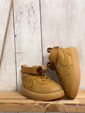 Nike  Schuhe  Gr. 22  ocker 