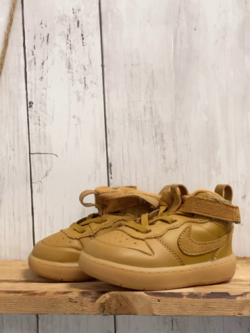 Nike  Schuhe  Gr. 22  ocker 