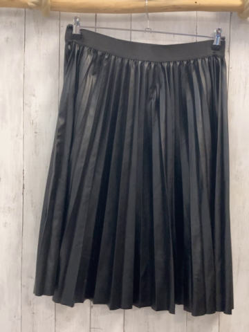 Darling Harbour Rock Gr. 40  schwarz Lederimitat Falten