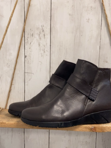 neu Camina Boots Gr. 40  braun schwarze Sohle