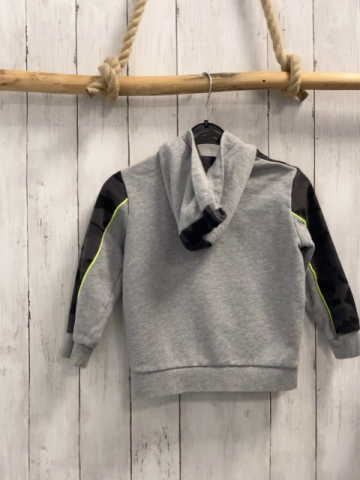 Benetton  Sweatjacke  Gr. 110  hellgrau grau + schwarze gemustert Kapuze Schrift mit hellgrünem Bund 