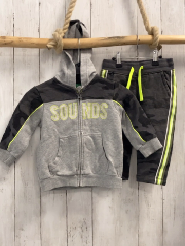 2tlg Benetton Jogginganzug  Gr. 92  hellgrau grau + schwarze gemustert Kapuze Schrift mit hellgrünem Bund 