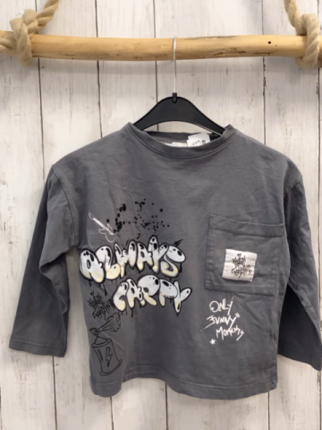 zara Langarmshirt Gr. 116  grau Schrift