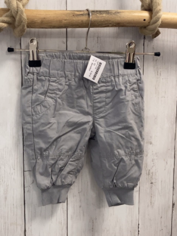 Benetton Hose  Gr. 62  hellgrau gefüttert 