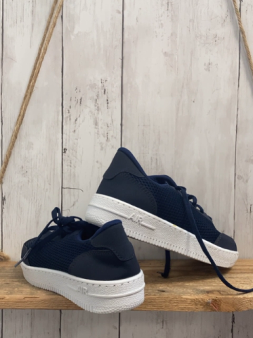 neu  Schuhe  Gr. 37  blau Lochmuster weiße Sohle 