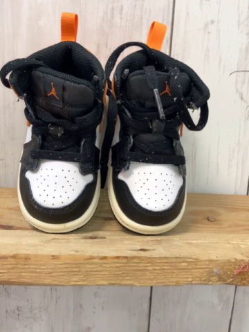 Nike  Schuhe  Gr. 21  schwarz weiß orane 