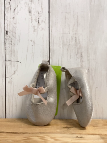 neu  Babyschühchen  silber mit glitzer rosa Schleife 
