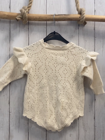  Playsuit Gr. 80  weiß Strick Lochmuster