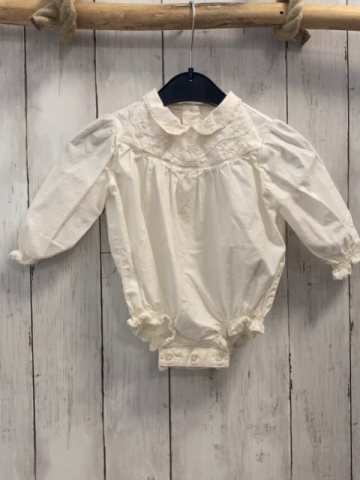 zara Bluse Gr. 68  weiß Lochmuster Bodyunterteil