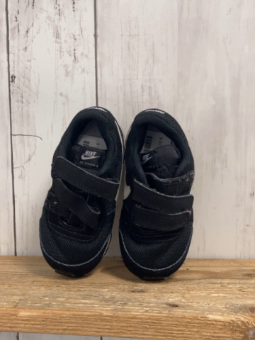 neu Nike  Schuhe  Gr. 22  schwarz weiß