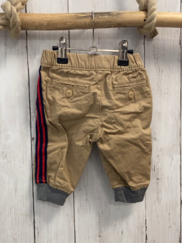 GAP Hose  Gr. 62  hellbraun + blau roter Seitenstreifen grauer Saum 